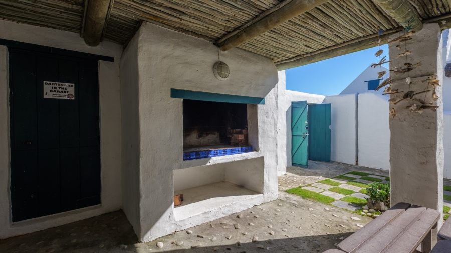 4 Bedroom Property for Sale in Struisbaai Western Cape